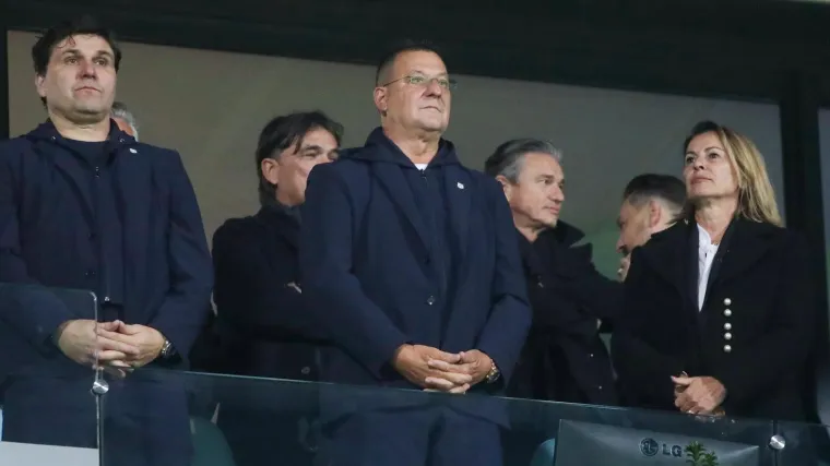 Pa tko je to iza Mi&scaron;kovića? Ugledni gost stigao na povijesnu utakmicu Rijeke