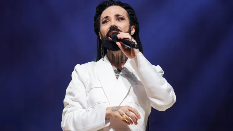 Božo Vrećo priredio spektakl! Vrtnjom u dugoj haljini i moćnim vokalima hipnotizirao Lisinski