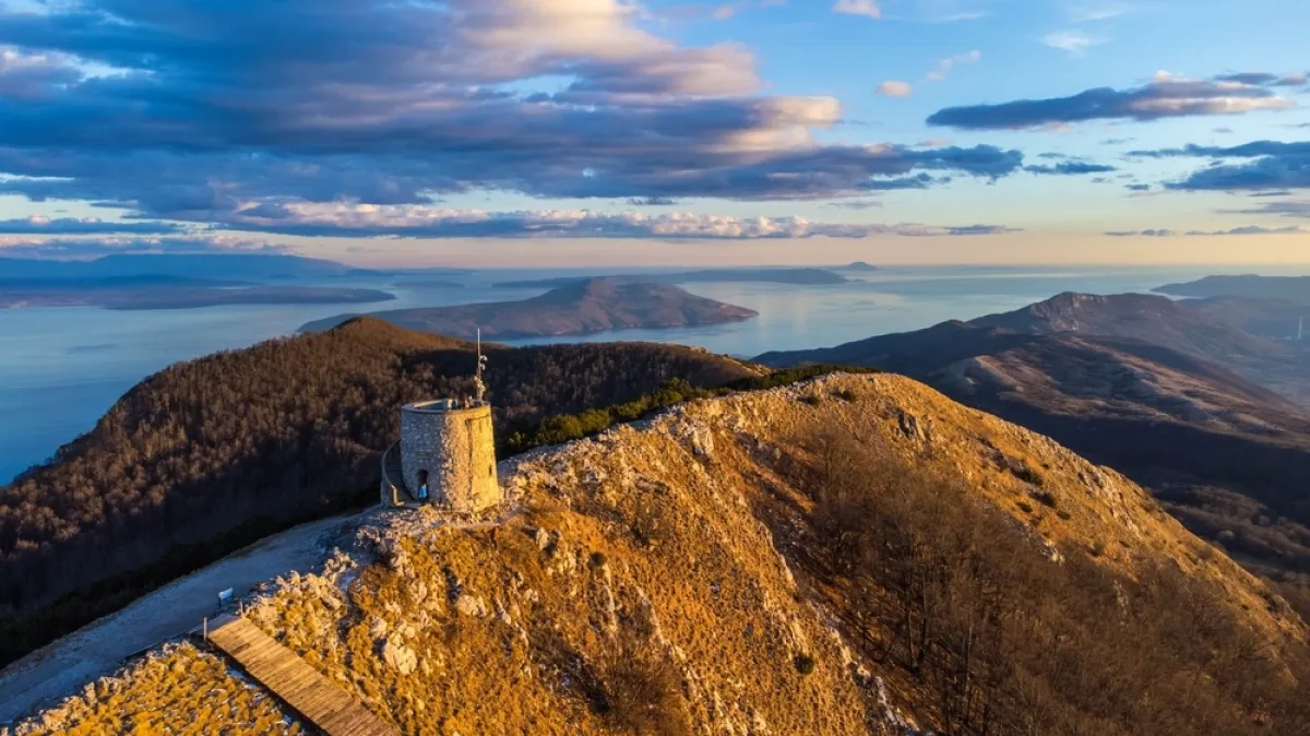 Savršena obiteljska avantura te zove! Najljepši pogled na samo korak do mora