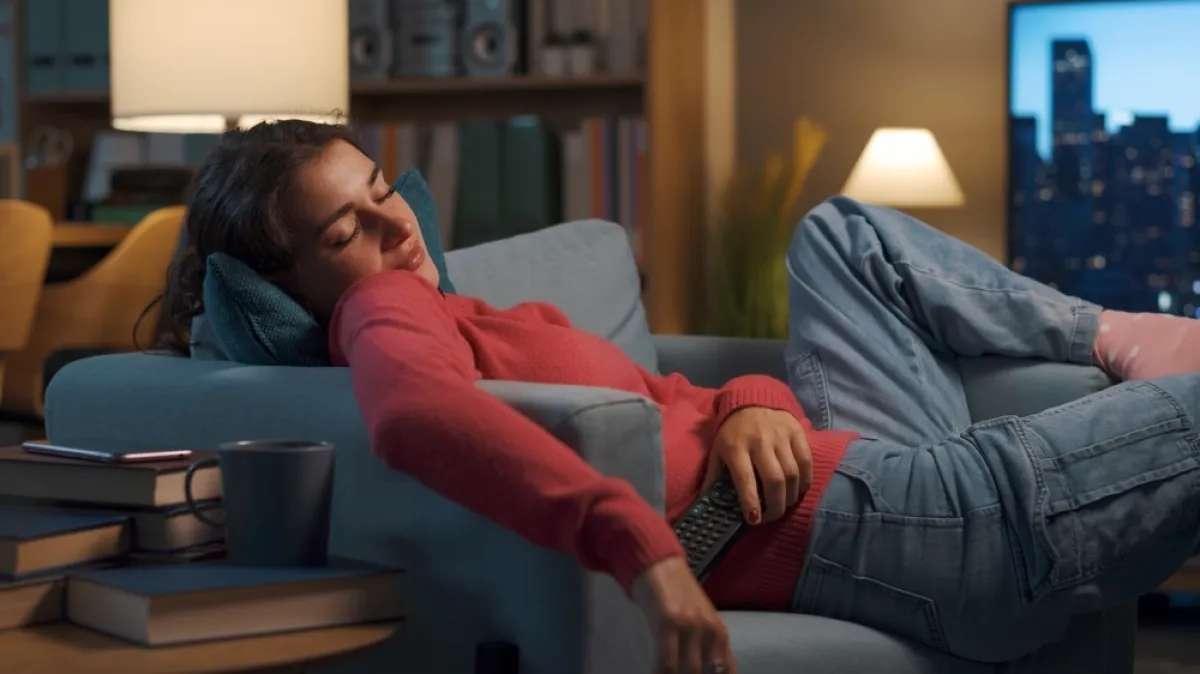 Specijalist za poremećaje spavanja: Puno ljudi ima isti problem. Evo zašto zaspu pred TV-om