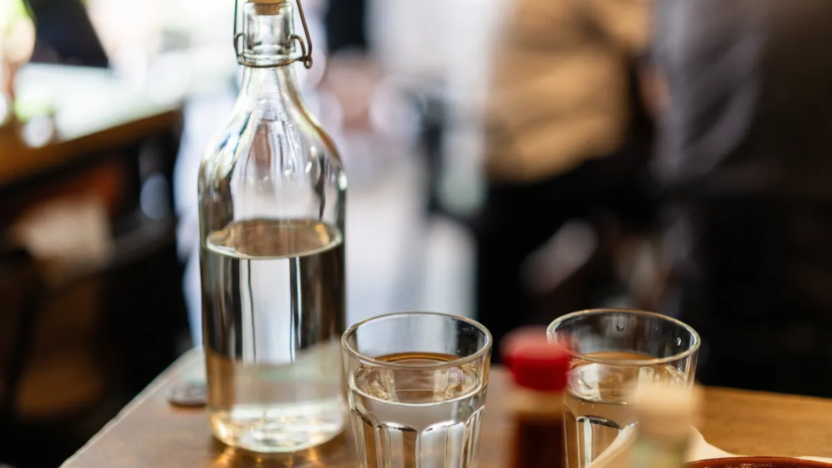 Popio času prozirne tekućine u kafiću pa završio u bolnici: 'Teško je ozlijeđen'