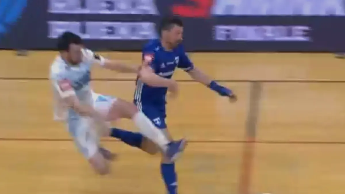 Ovako grub faul nismo još vidjeli u futsalu: Crveni? Za suca, nije