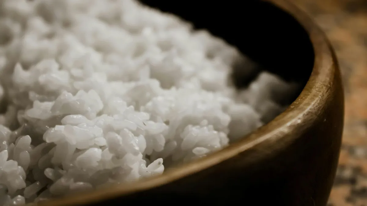 Prestanite kuhati rižu samo u vodi: Za savršen okus u lonac dodajte jedan sastojak