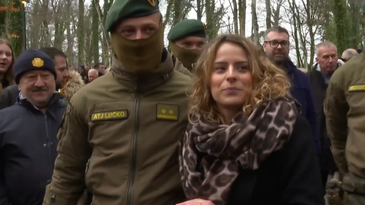 Ovo se rijetko viđa! Na godišnjicu 'Krvavog Uskrsa' pripadnik ATJ Lučko zaprosio djevojku: Pogledajte reakciju