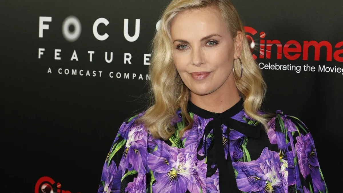 Charlize Theron uhvaćena bez šminke i odjeće: 'Ne mogu vjerovati da izgleda ovako'