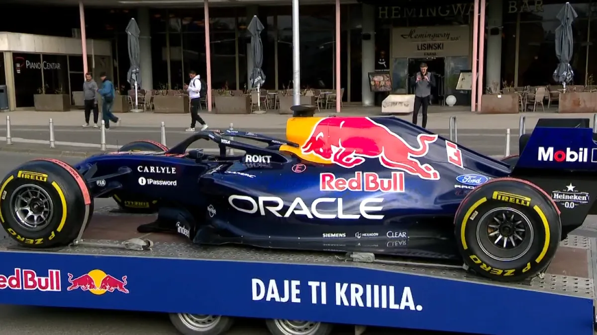 Bolid Formule 1 osvanuo usred Zagreba. Fanovi u transu: 'Mislio sam da me zezaju'