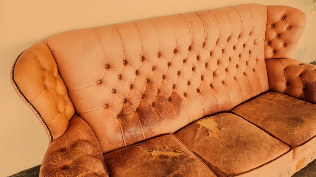 Izgleda li vam kauč staro i istrošeno? Uz ovih sedam trikova bit će kao nov