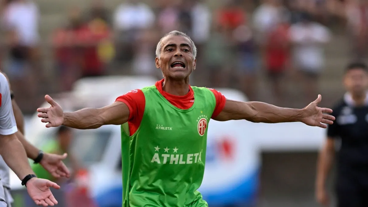 Legendarni nogometaš prevario 35 godina mlađu djevojku s njezinom prijateljicom