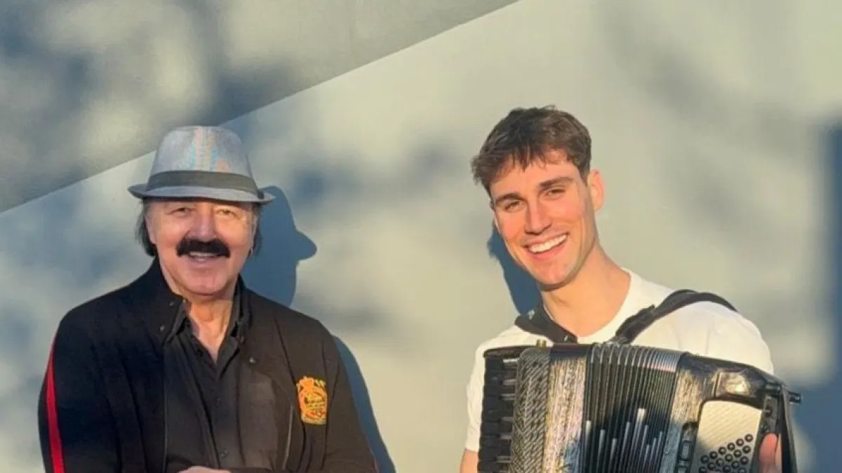 Haris Džinović u pulskoj Areni obilježava 40 godina karijere, a večer otvara mladi harmonikaš