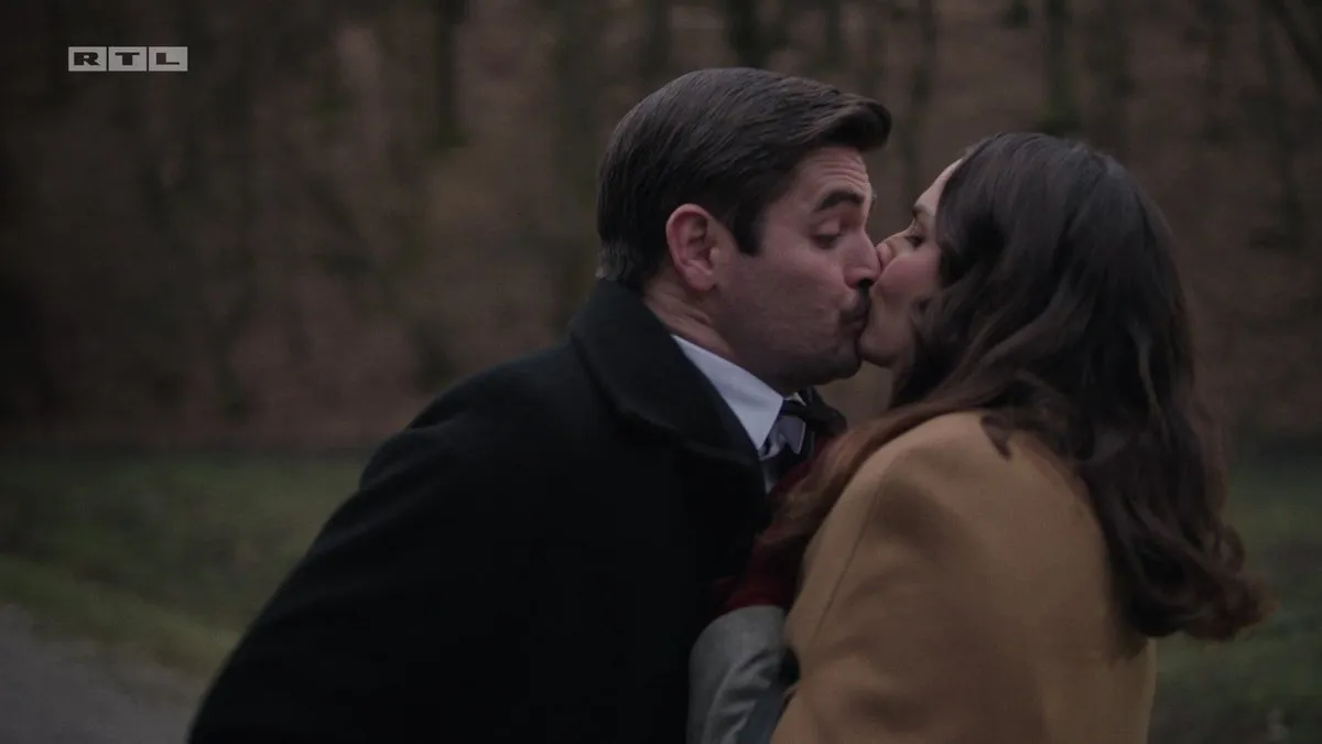 Zabranjena ljubav više nije tajna: Manuela i Vice uhvaćeni u poljupcu! A kad pogledate tko ih je vidio...