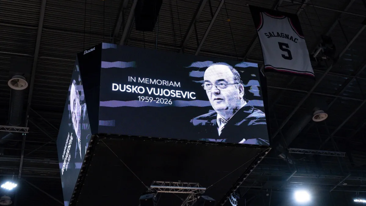 Dirljive scene: Navijači Partizana se oprostili od Duška Vujoševića