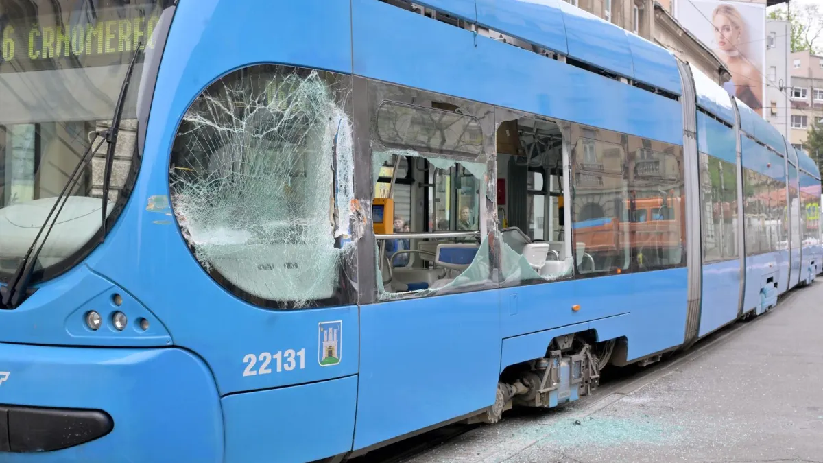Zastoj u centru Zagreba zbog sudara kamiona i tramvaja: Staklo je posvuda, ove linije voze zaobilazno