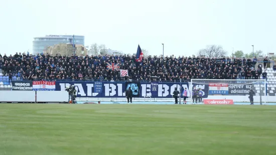 Crno u Osijeku: Boysi mahali sumnjivom zastavom, ali svi su gledali u trenera Vukovara