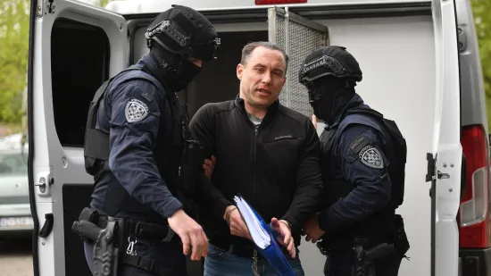 Srđan Mlađan u lancima stigao na sud: Novinarima dobacio dvije rečenice