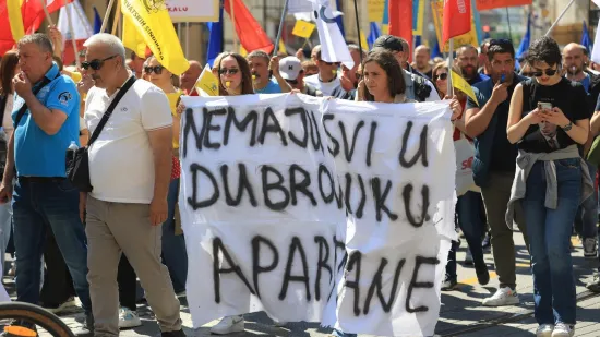 Tisuće Hrvata na prosvjedu, pogledajte &scaron;to su sve poručili Plenkoviću