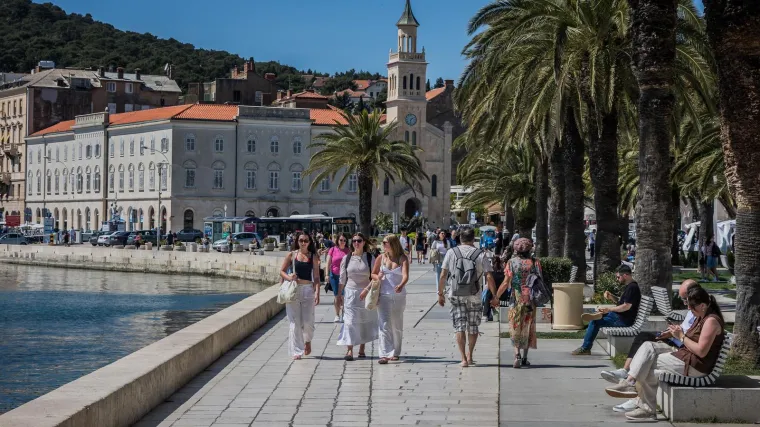 U Zagrebu prosvjedi, u Splitu lagana &scaron;etnja preko rive: Ovako danas uživaju stanovnici grada pod Marjanom