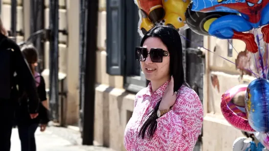 Duge noge u prvom planu: Crnokosa Varaždinka zapalila &scaron;picu u upečatljivoj mini haljinici