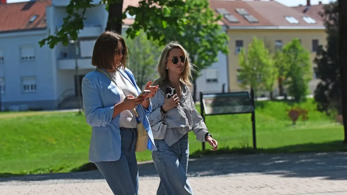 Dama koja nije prošla nezapaženo: Svi su se okretali za plavušom s promenade