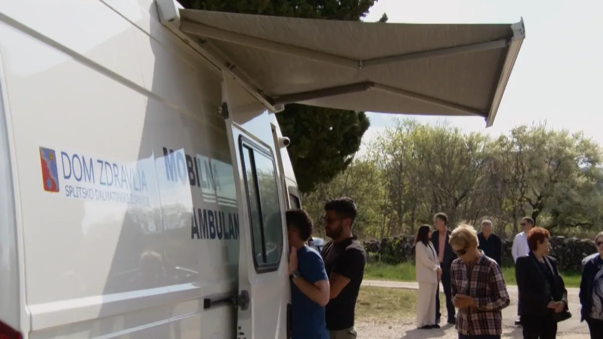 Mještani dalmatinske Zagore ne kriju oduševljenje mobilnom ambulantom: 'Sretna sam'