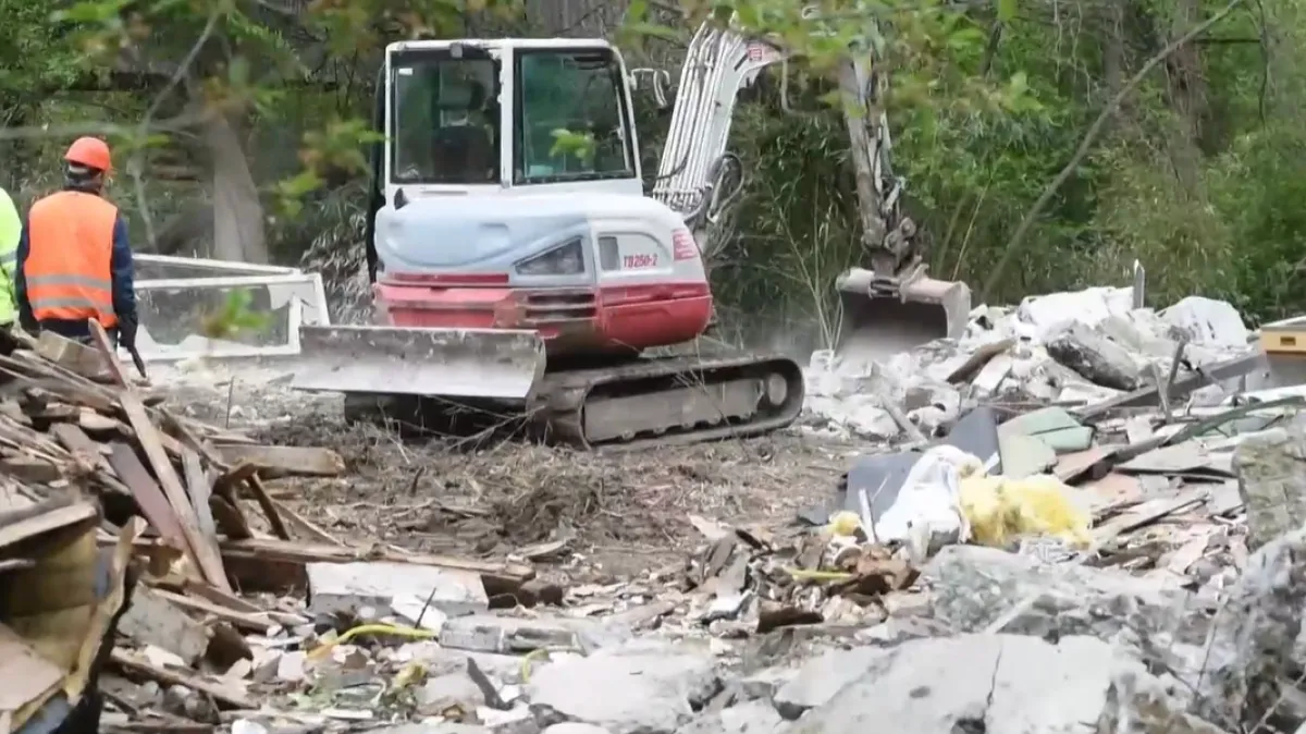 Bageri ruše bespravne vikendice uz Varaždinsko jezero, vlasnici očajni: 'Živci su nam na nuli'