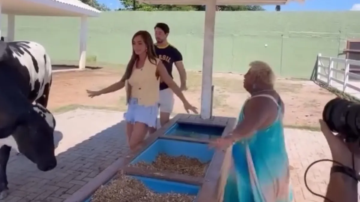 Krava uložila pritužbu na atmosferu i slavnoj influencerici priuštila neugodnjak ispred kamera