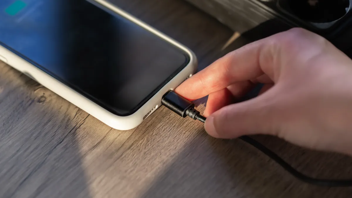 'Mobitel možete napuniti u hotelskoj sobi bez punjača': Stručnjaci ukazali na ovaj trik