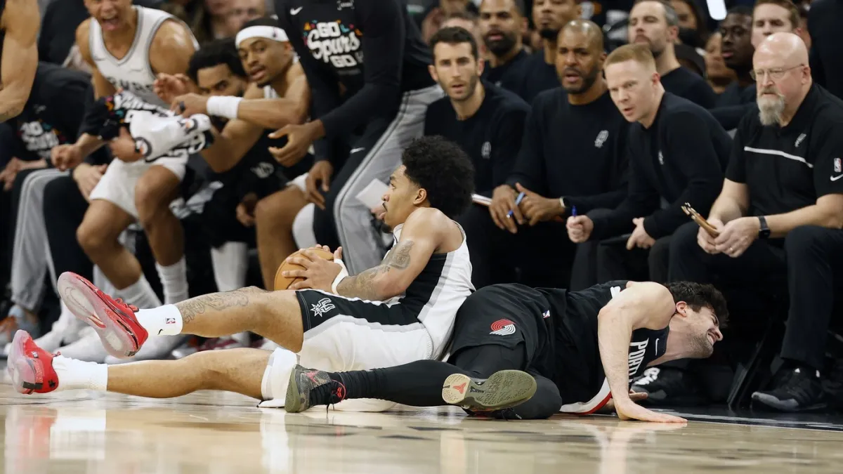 Najbolji igrač Portlanda ostao bez zuba nakon brutalnog sudara, gledatelji ostali u šoku