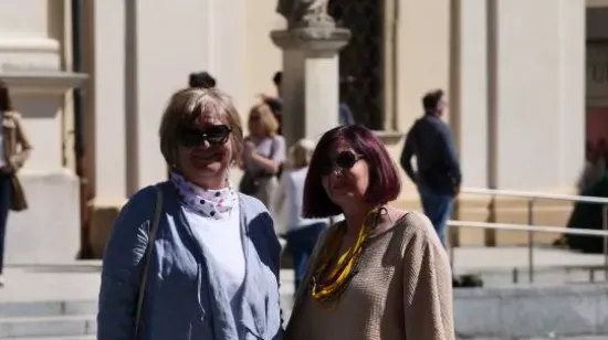 Čakovčanke nose sunčane naočale svih boja i oblika: Dvije nasmijane dame zračile su pozitivom