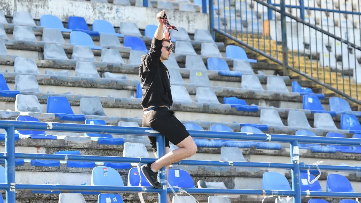 Sam u gostujućem sektoru: Navijač Vukovara postao hit utakmice