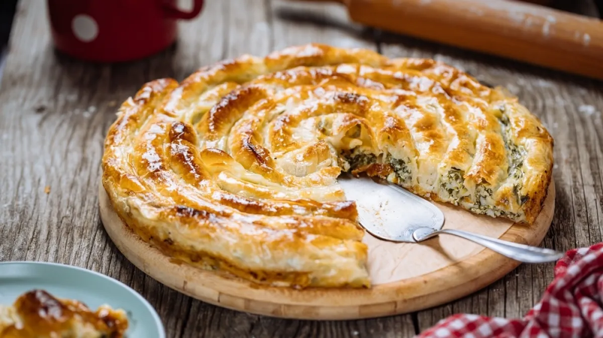 Obožavate pitu zeljanicu? Uz ovaj domaći recept ispast će vam za prste polizati