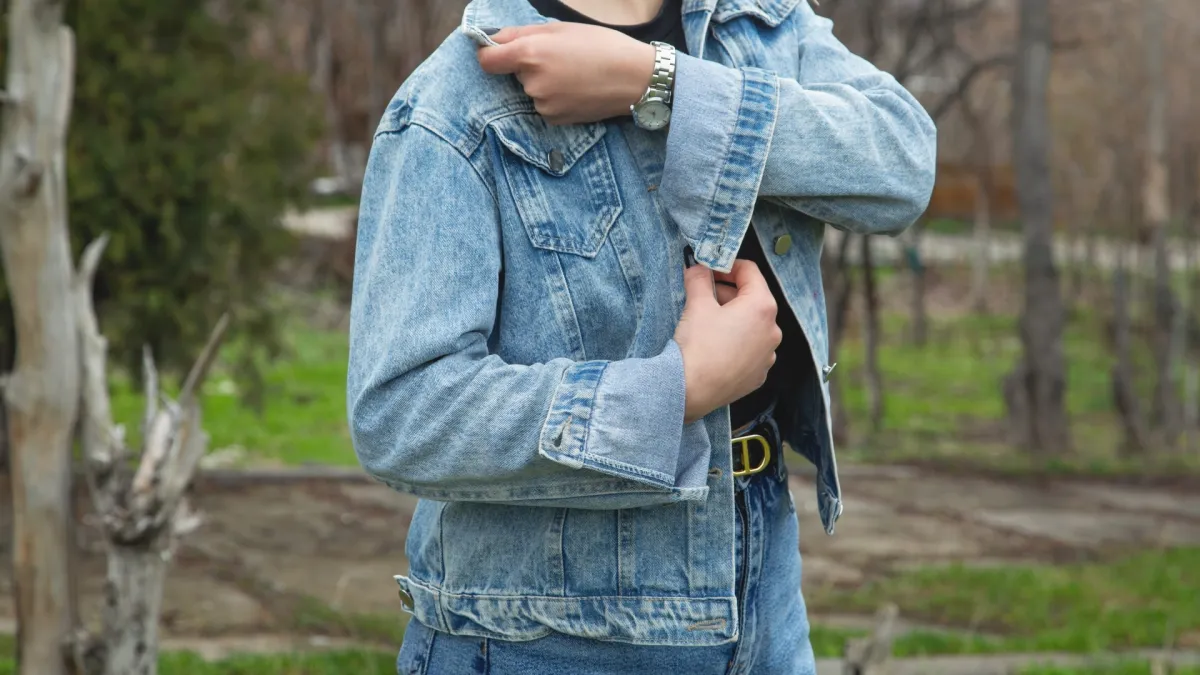 Zašto danas nosimo traper? Razlog je bitan, a statistike zabrinjavajuće: 'Je li se branila?'