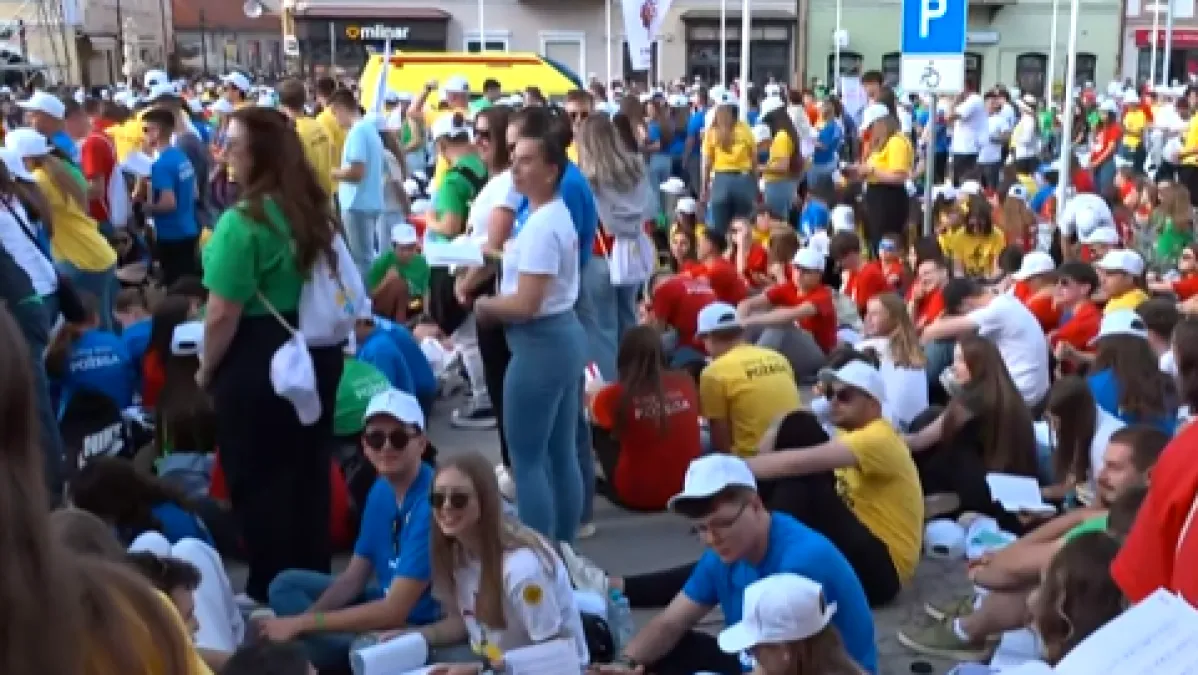 Požega prepuna mladih! Ovi prizori ostavljaju bez riječi: Čak 12 tisuća glasova u pjesmi i molitvi