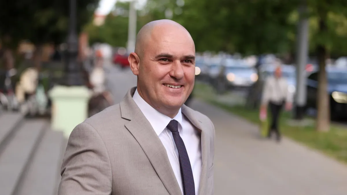 Dabro nasmijan i samouvjeren stigao na sud, ali odbio komentirati postupak: 'Polako'