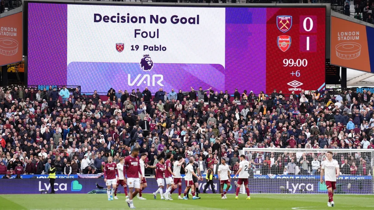 Arsenal u ludoj utakmici došao na korak do naslova: Svašta se događalo u završnici