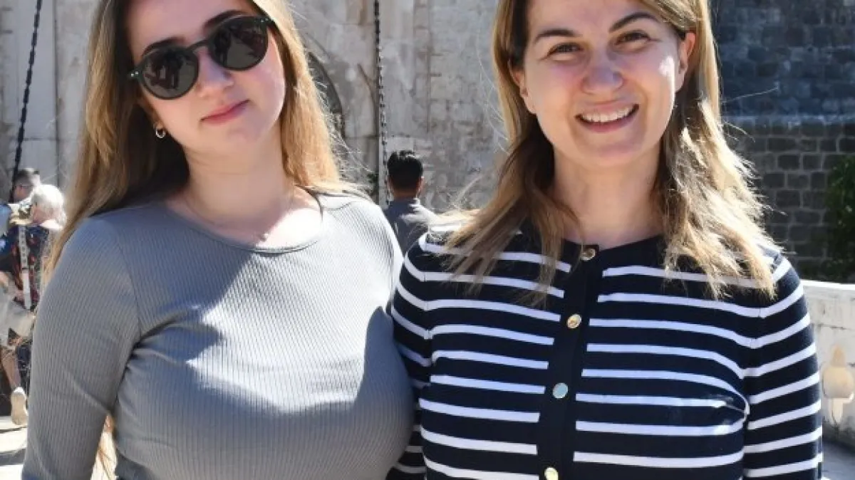 Toplina i zrake sunca izmamile Dubrovčane van: Stradun preplavile proljetne kombinacije