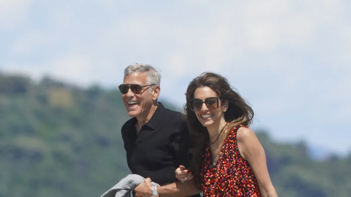 Clooney nije skidao pogled s Amal: Fotografije njezinih vitkih nogu obišle svijet