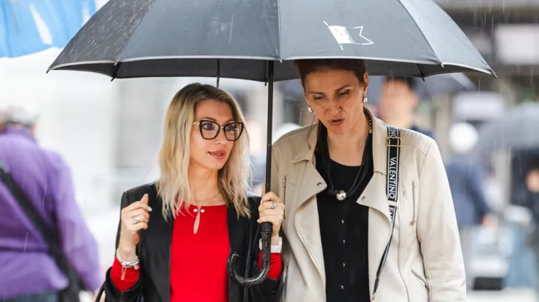Ki&scaron;a pokvarila planove lijepim Riječankama s Korza: Ovako su se borile protiv ružnog vremena