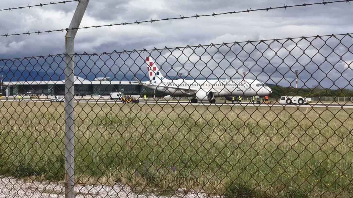 Istraga je počela, Croatia Airlines o spornom zrakoplovu: 'Star je tek 11 mjeseci'
