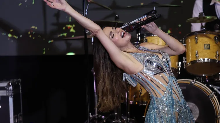Severina 'zapalila' publiku u Makarskoj! Pogledajte kako se izvijala u blistavoj minijaturnoj haljini