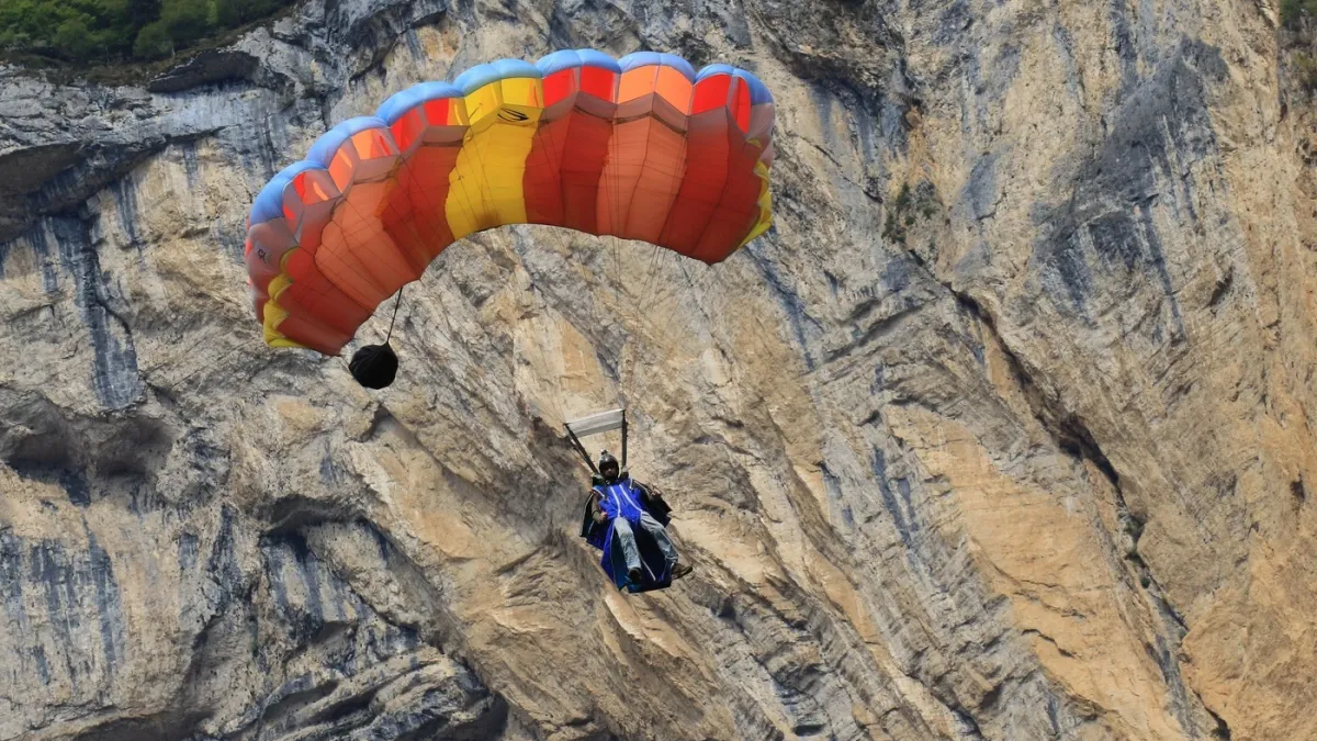 Wingsuit pilot poginuo nedugo nakon polijetanja: Srušio se u