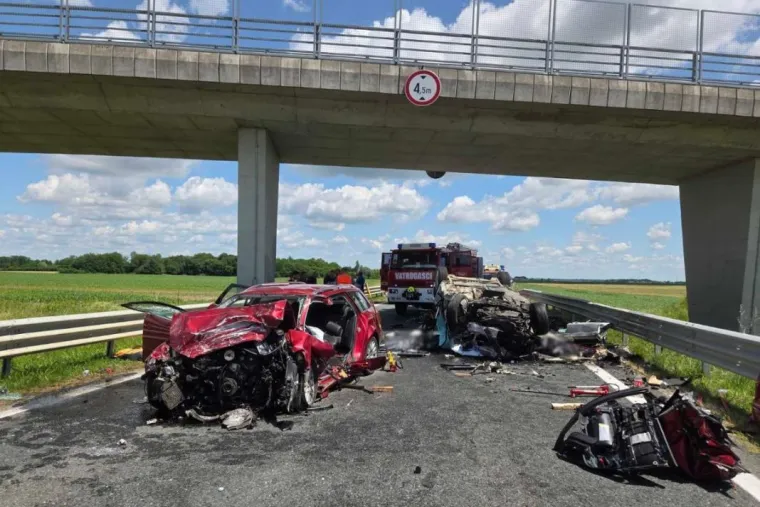Četiri osobe poginule u te&scaron;kom sudaru na obilaznici, jedna prevezena u bolnici