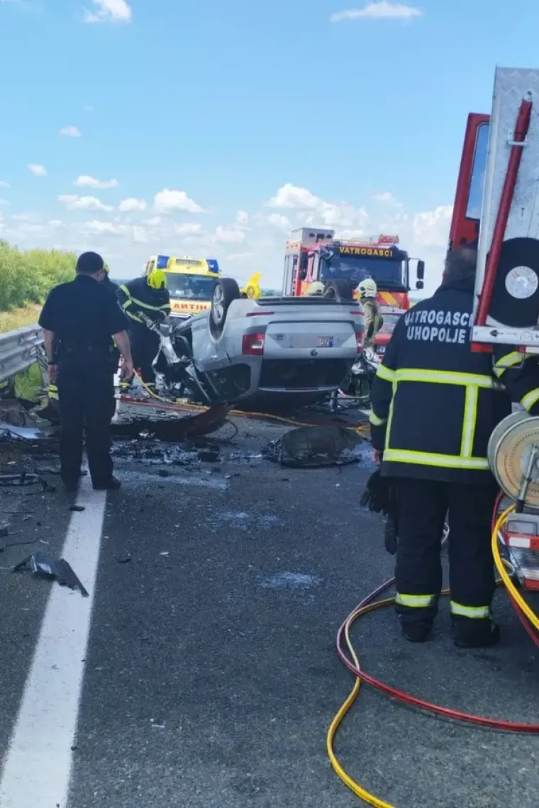 Četiri osobe poginule u te&scaron;kom sudaru na obilaznici, jedna prevezena u bolnici