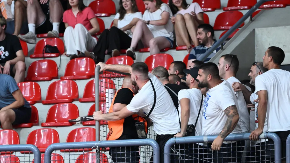 Kaos u Draženovu domu! Navijači krenuli jedni na druge, spec
