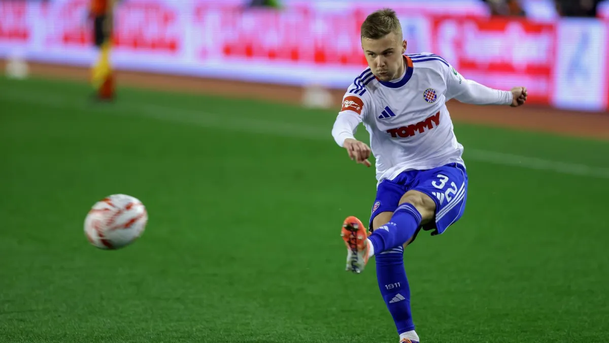 Hajduk prodaje svog dragulja? Mladi branič na radaru nizozem
