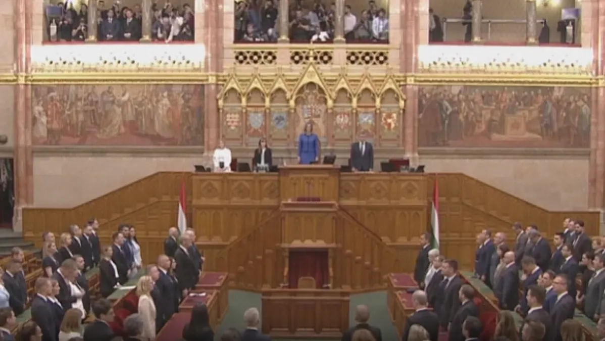 Zastupnici jednoglasno odlučili: 'Režemo si plaće!