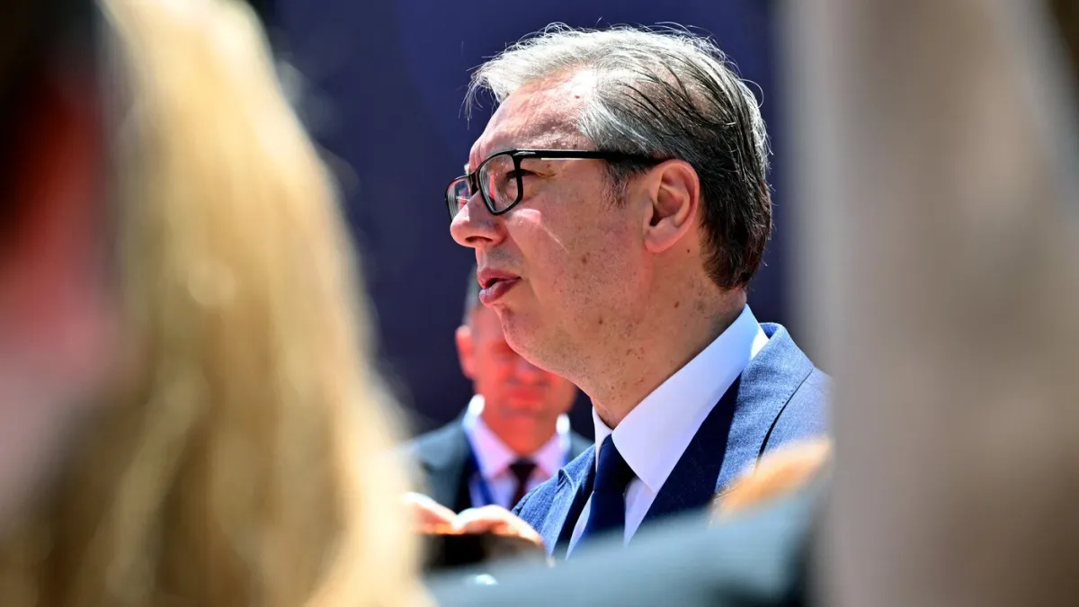 Vučić: 'Podnosim ostavku, počeo sam pakirati knjig