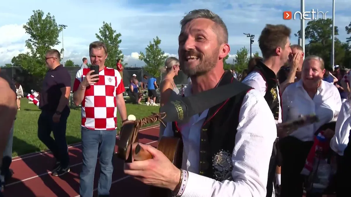 Ovo morate čuti! Tamburaši stigli na trening Vatrenih i odsv