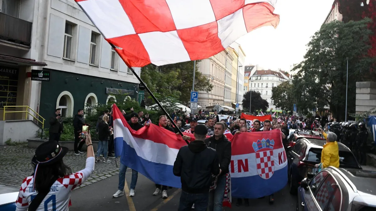 Određeno službeno mjesto okupljanja navijača tijek