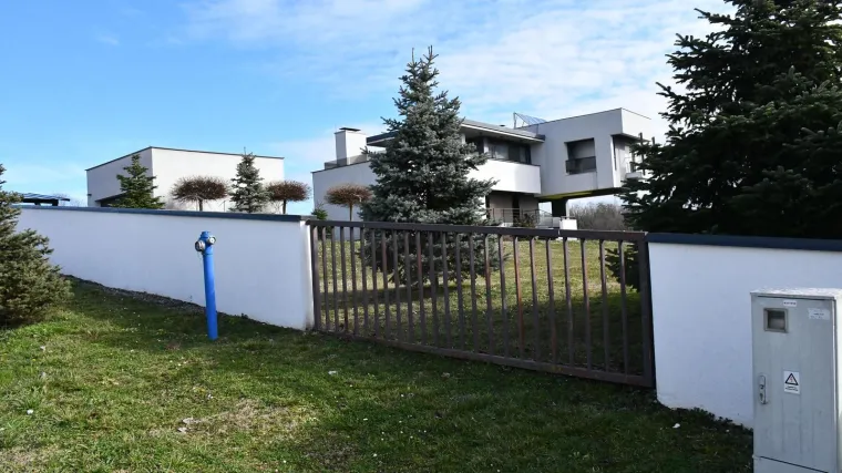 Grgić pažnju privukao svojom ostavkom, a sjećate li se rasko&scaron;i u kojoj živi? Bazen obara s nogu