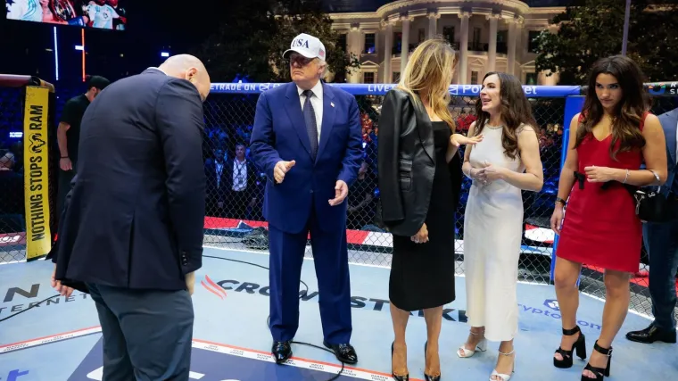 Trump okupio elitu na travnjaku Bijele kuće: Sve ih je čuvala čelična 'kandža' te&scaron;ka 600 tona!